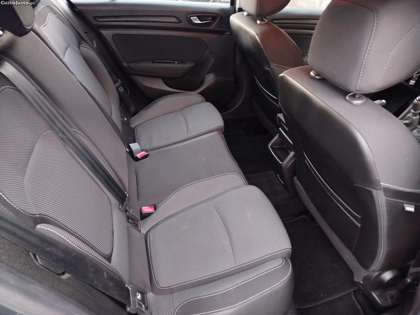 Renault Mégane 1.5 Blue dCi Zen — fotografia 4