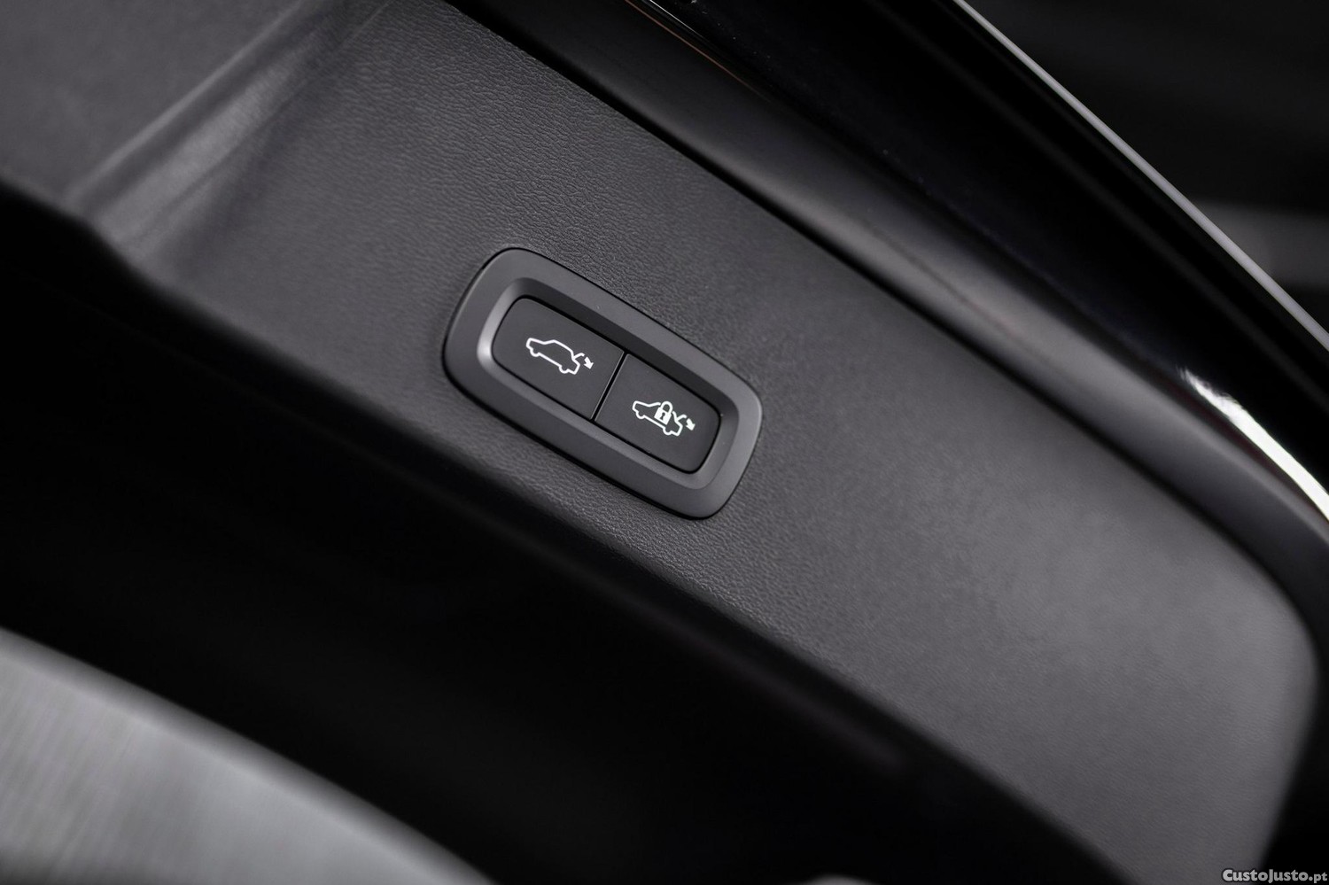 Volvo XC 40 1.5 T5 PHEV Core — fotografia 9