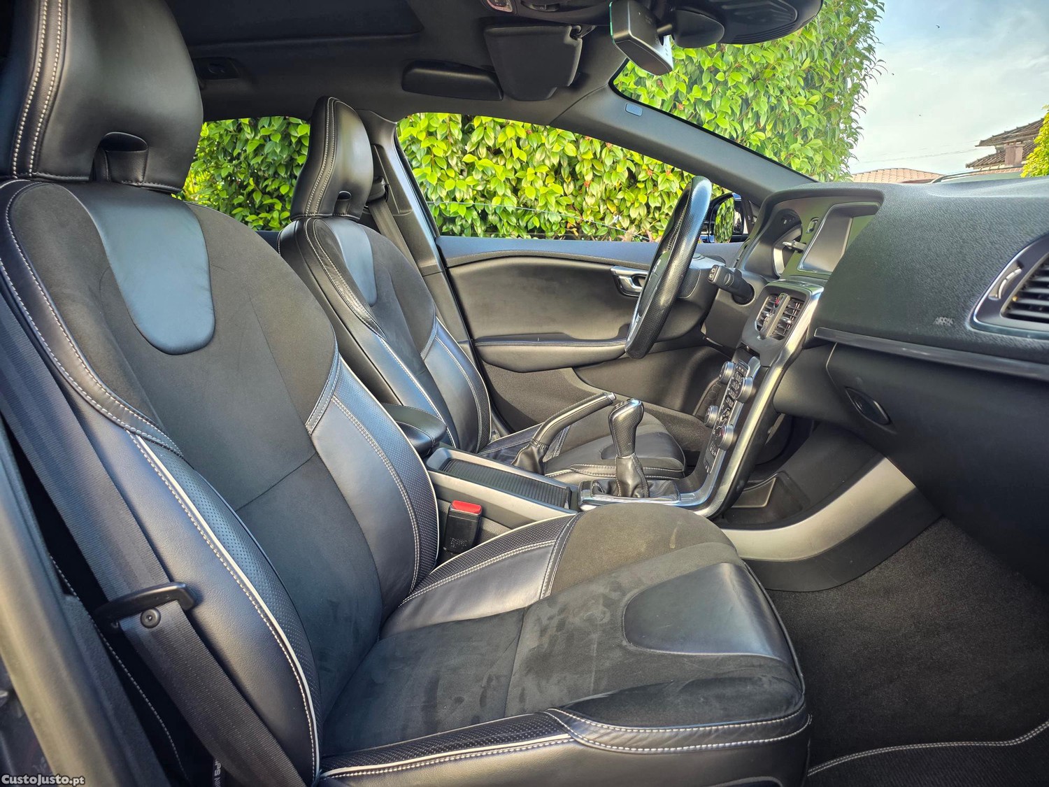 Volvo V40 1.6 D2 R-Design — fotografia 4