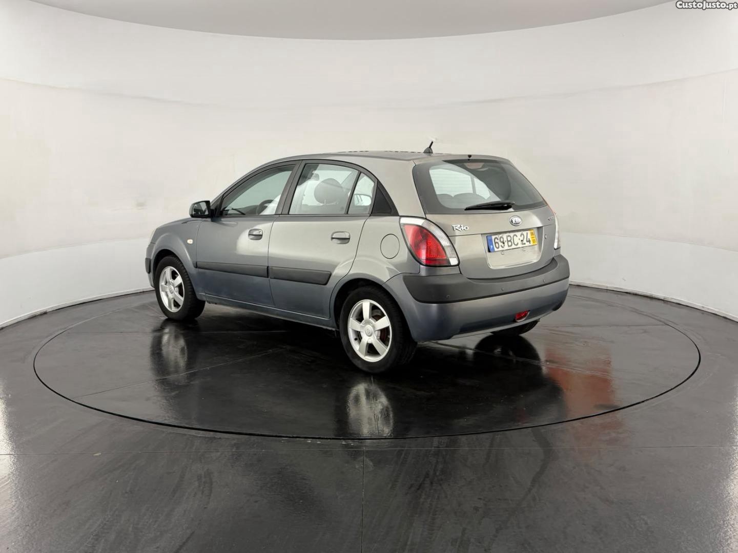 Kia Rio 1.5D 5P - 06 foto 3