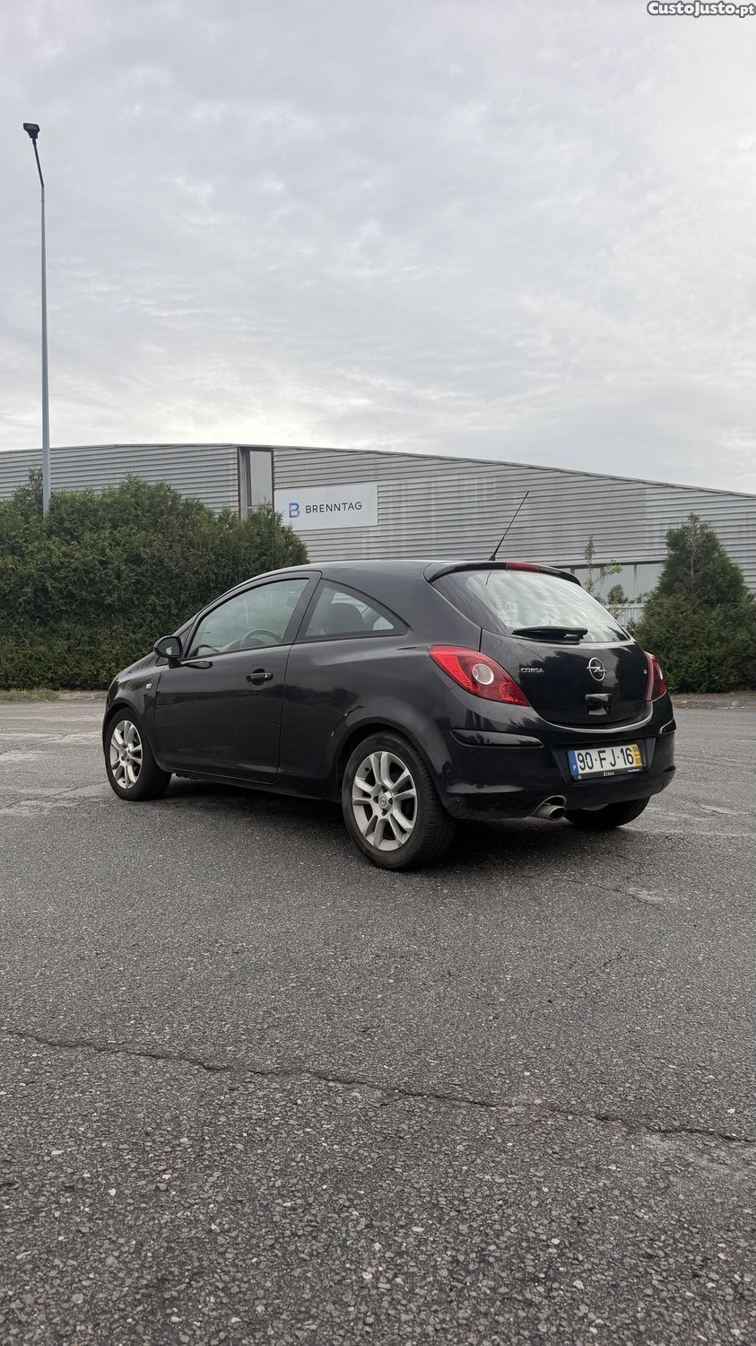 Opel Corsa 1.2 - 08 foto 2