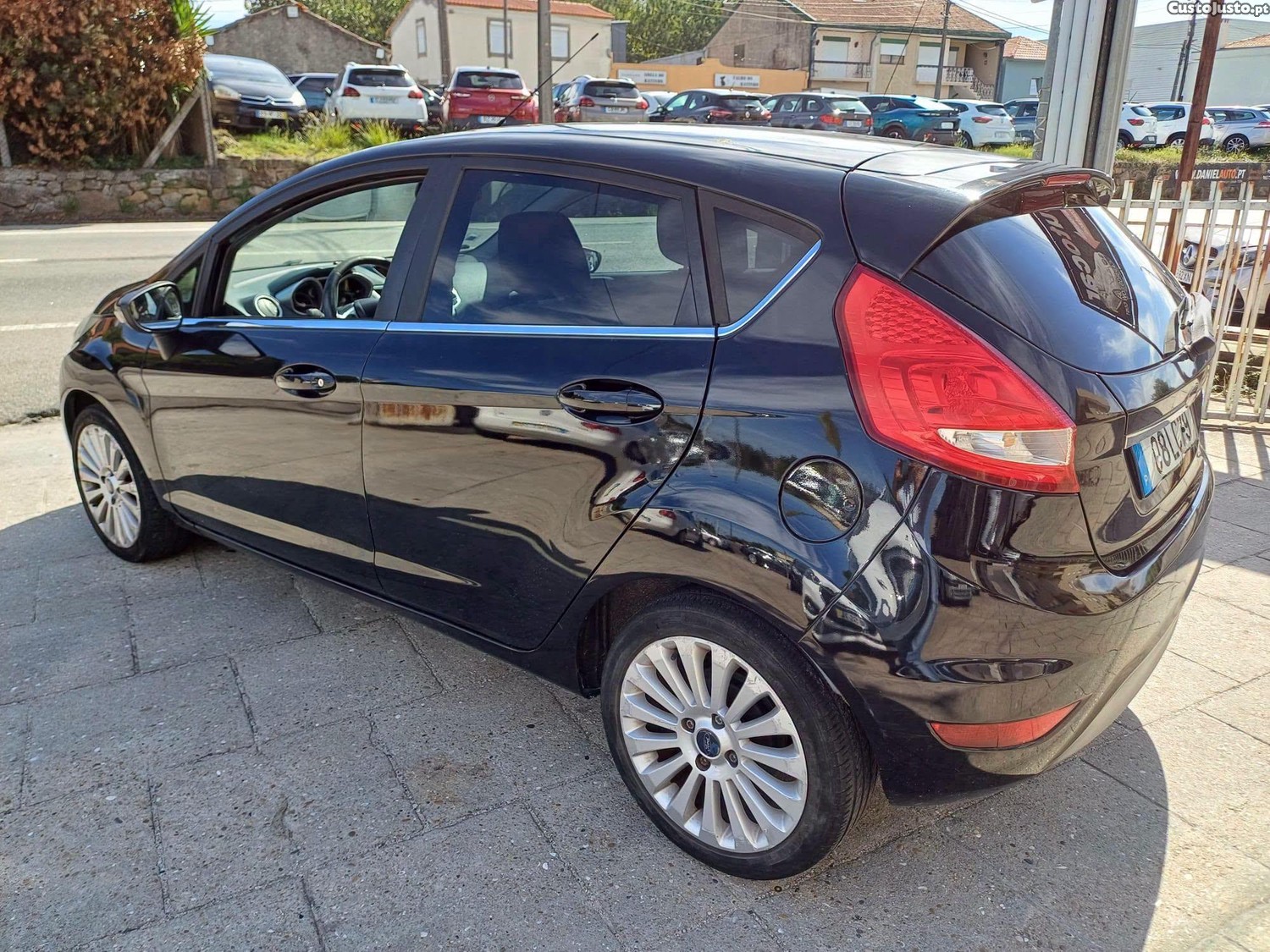 Ford Fiesta 1.2i Nacional  poucos kms — photo 4