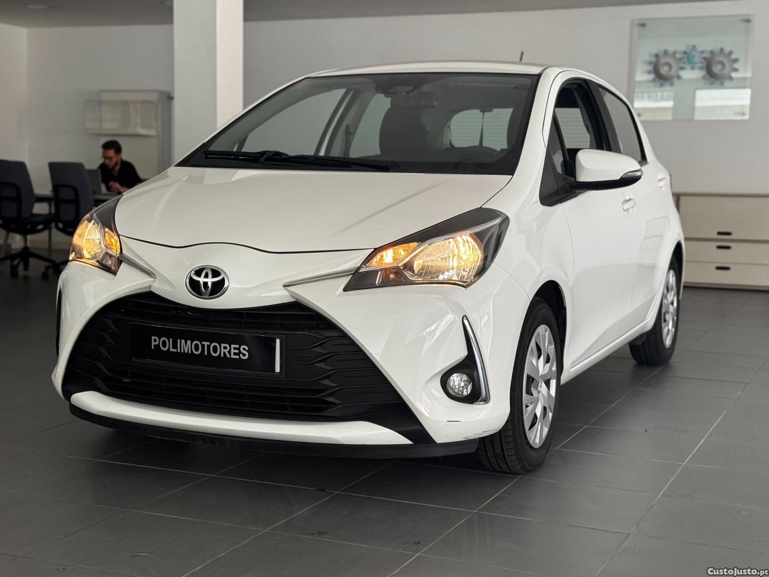 Toyota Yaris 1.5 VVT-i Exclusive + Pack Luxury — fotografia 6