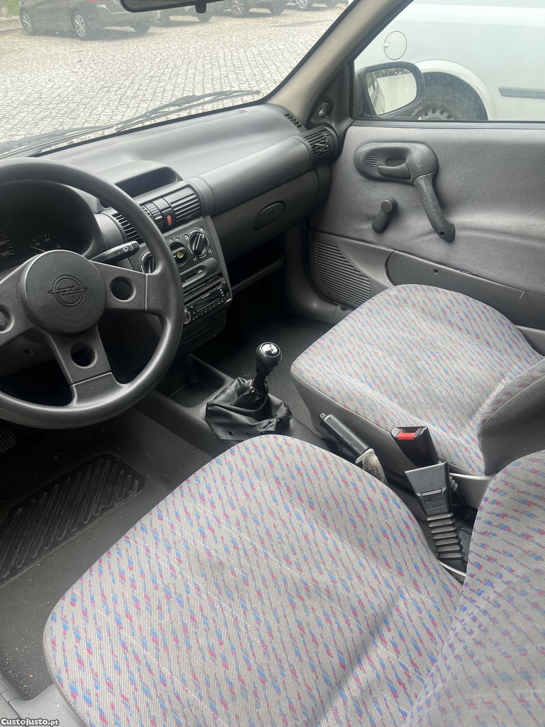 Opel Corsa 1.2 — fotografia 2