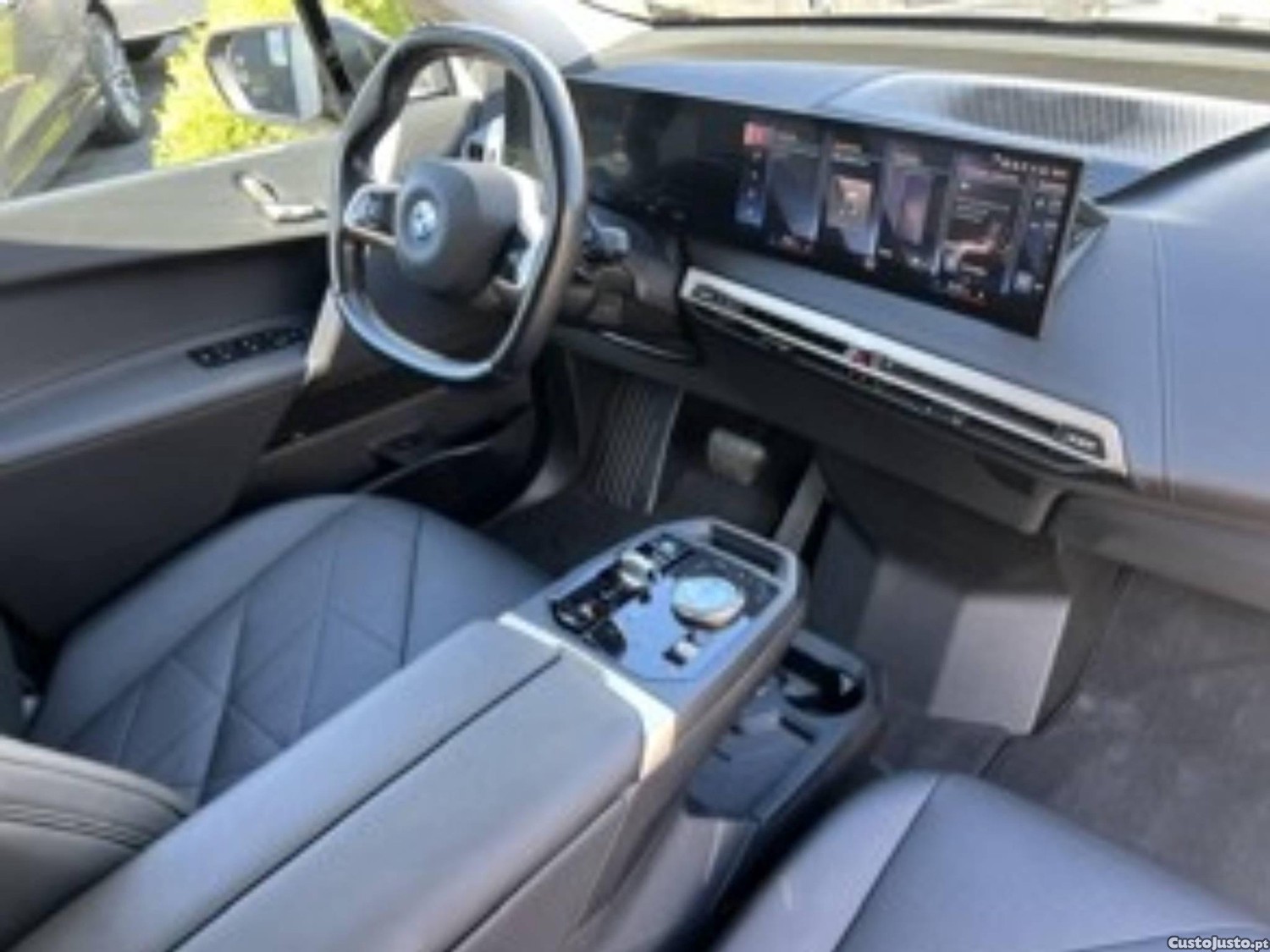 BMW iX xDrive 40 - 22 — photo 4