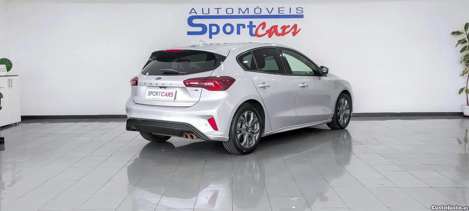 Ford Focus 1.0 EcoBoost MHEV ST-Line — fotografia 30