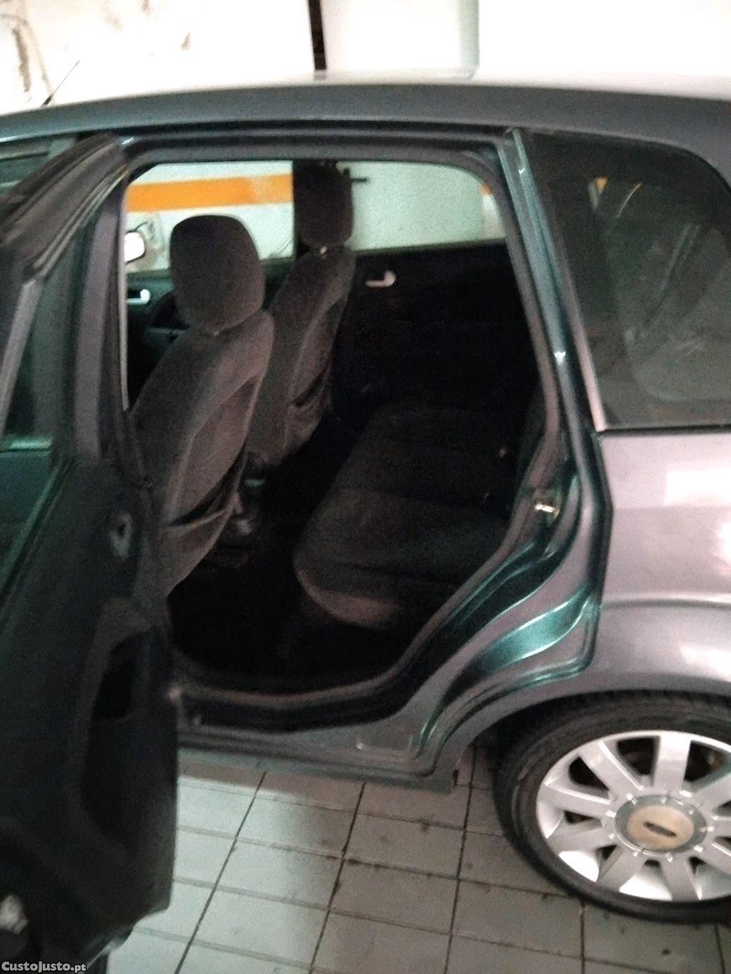 Ford Fiesta 1.4 tdci — fotografia 5