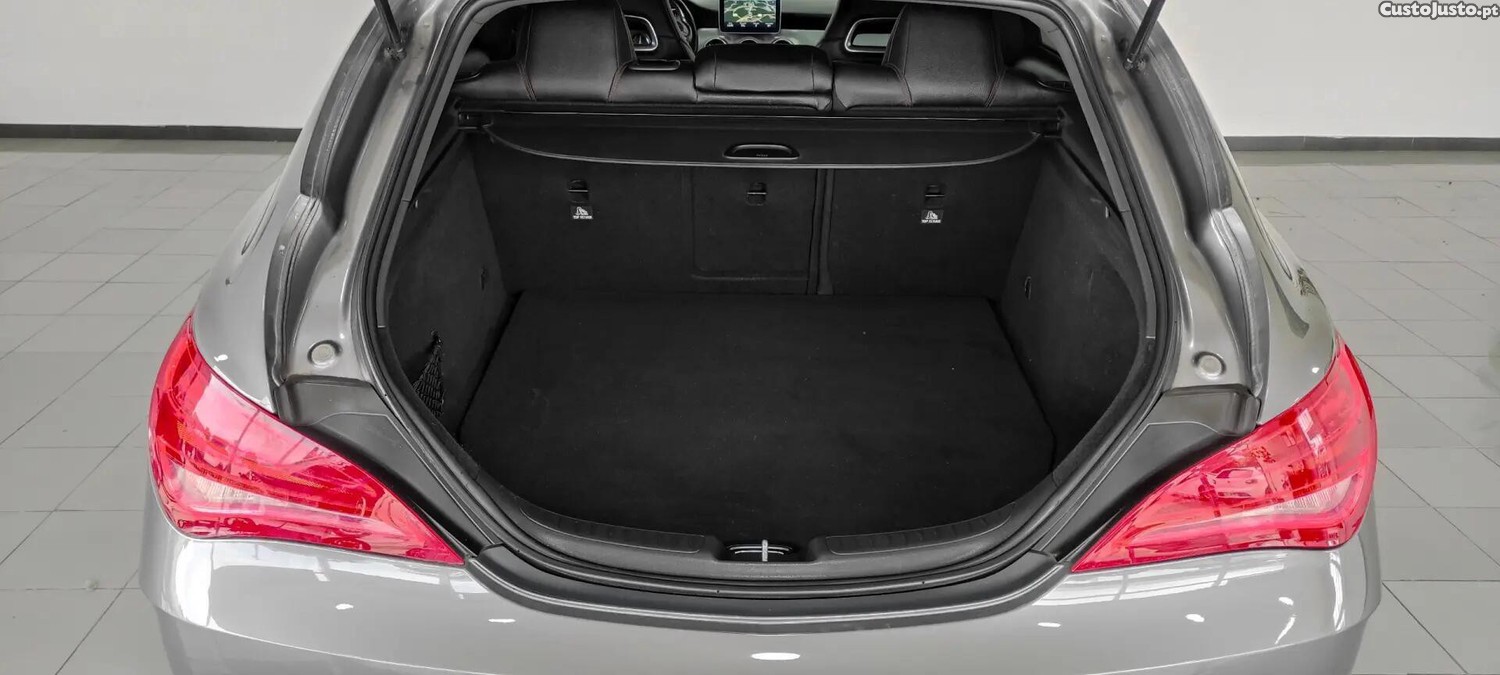 Mercedes-Benz CLA 200 d Shooting Brake AMG Line — fotografia 12
