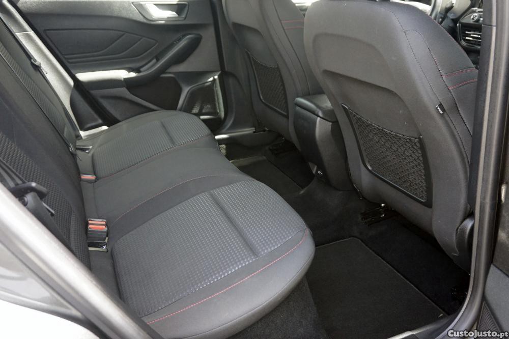 Ford Focus 1.0 EcoBoost ST-Line — photo 4
