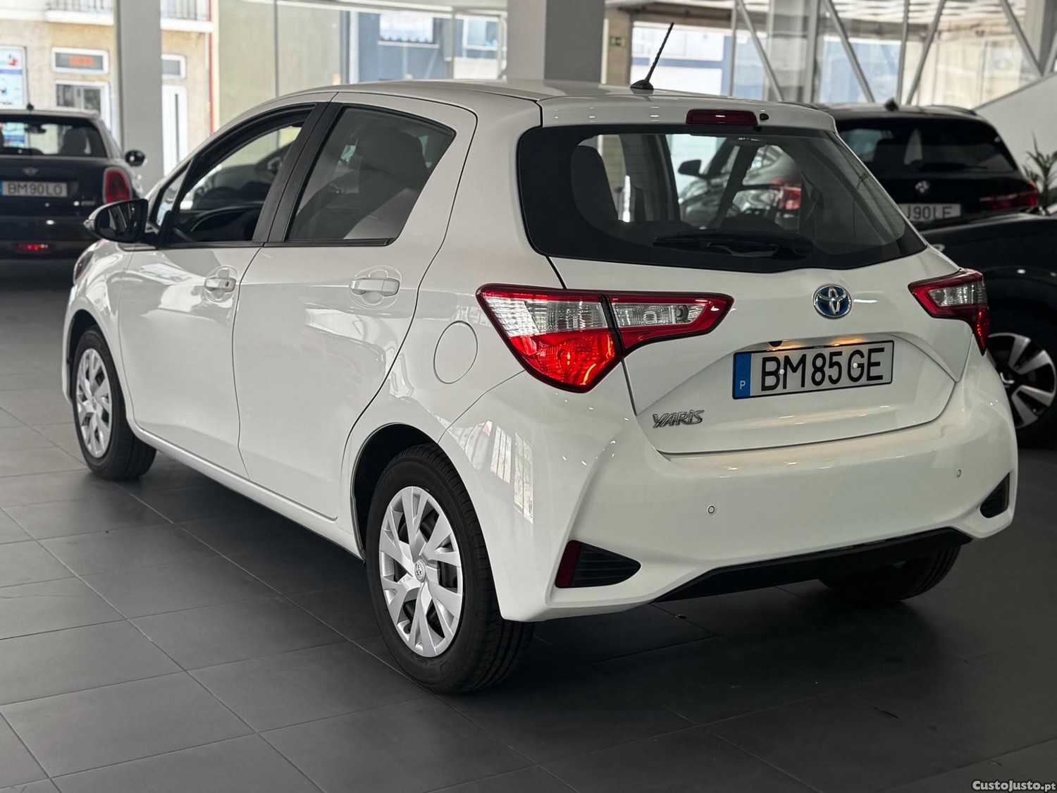 Toyota Yaris 1.5 VVT-i Exclusive + Pack Luxury — fotografia 5