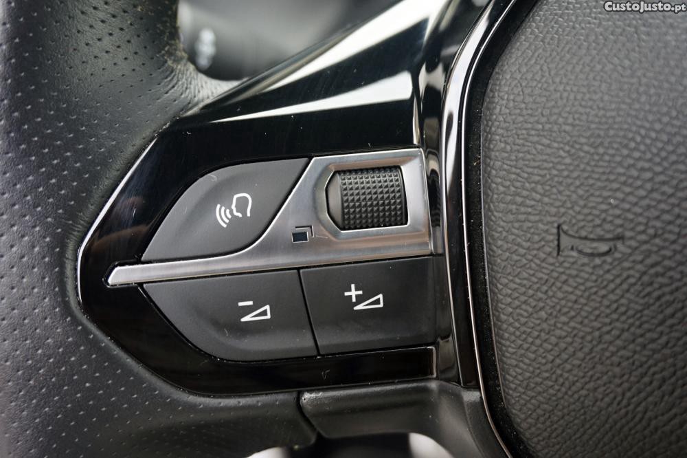 Peugeot e-2008 GT — fotografia 15
