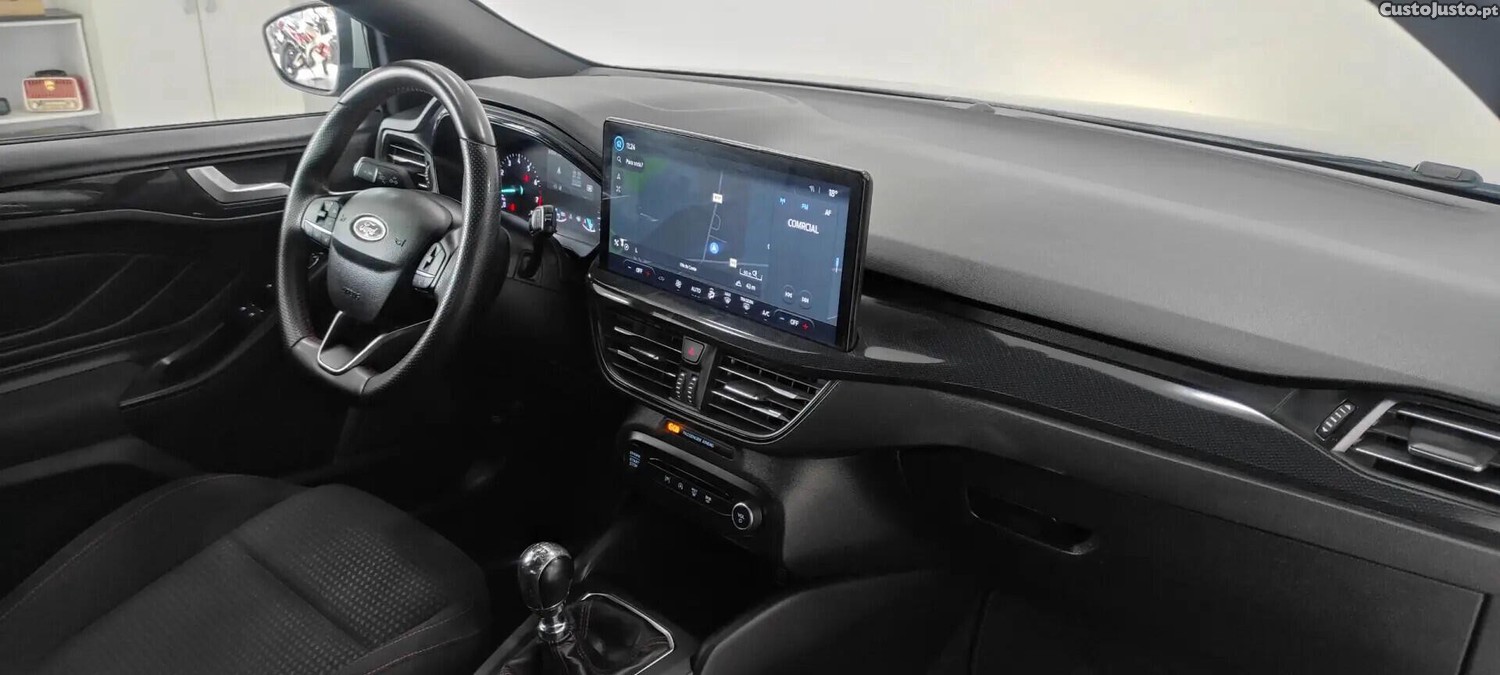 Ford Focus 1.0 EcoBoost MHEV ST-Line — fotografia 9