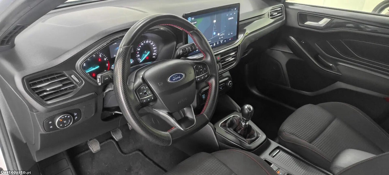 Ford Focus 1.0 EcoBoost MHEV ST-Line — fotografia 15