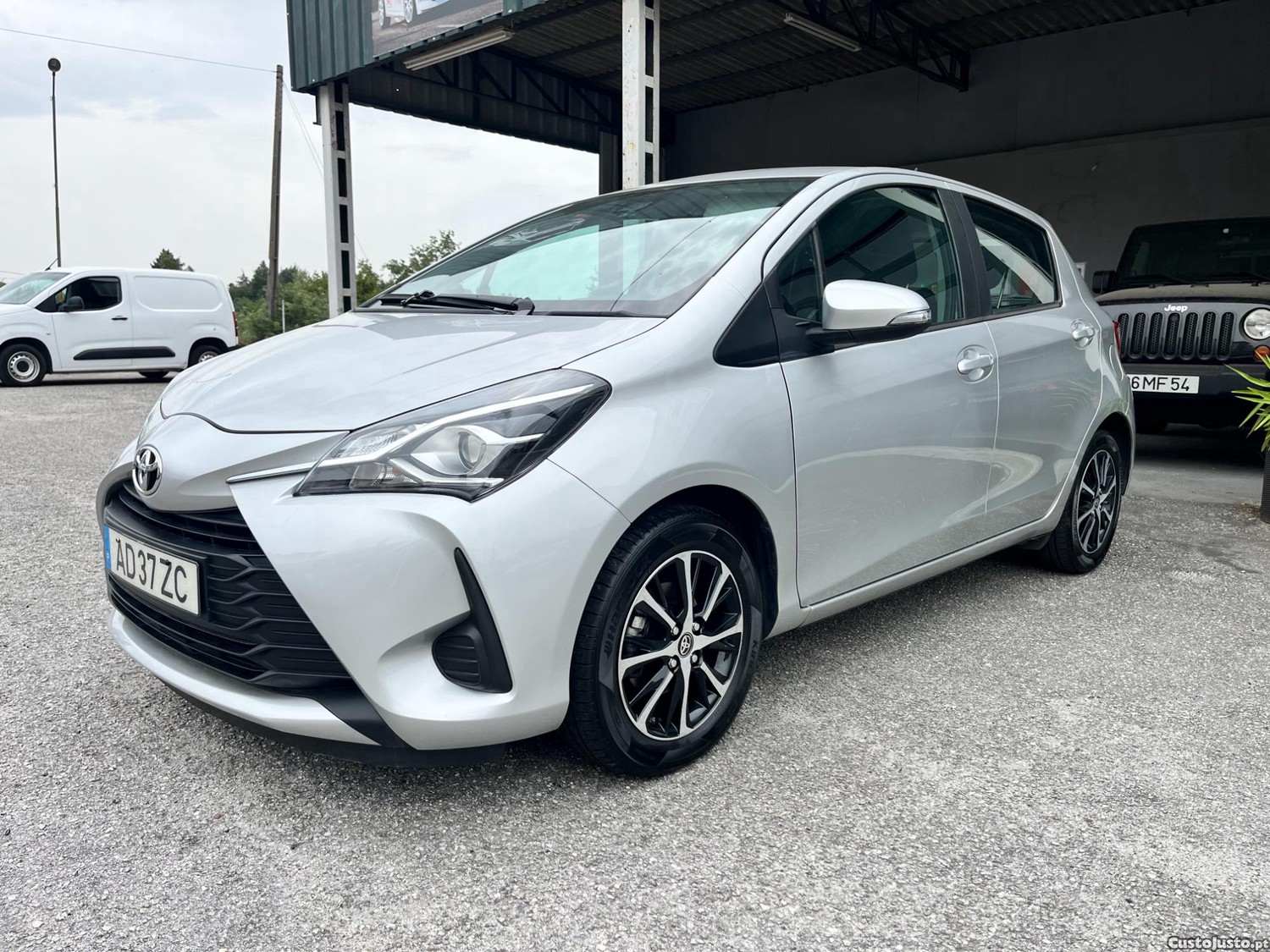 Toyota Yaris 1.0 VVT-i Comfort — fotografia 9