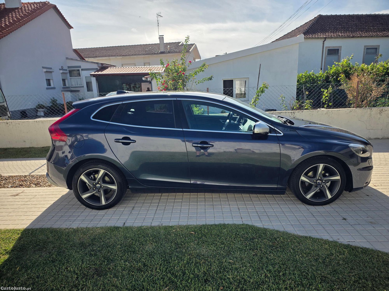 Volvo V40 1.6 D2 R-Design — fotografia 11