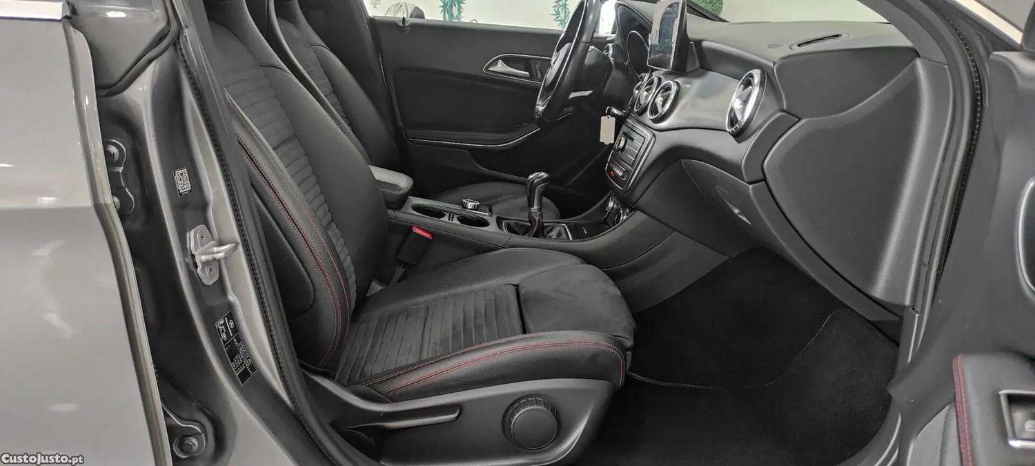 Mercedes-Benz CLA 200 d Shooting Brake AMG Line — fotografia 9