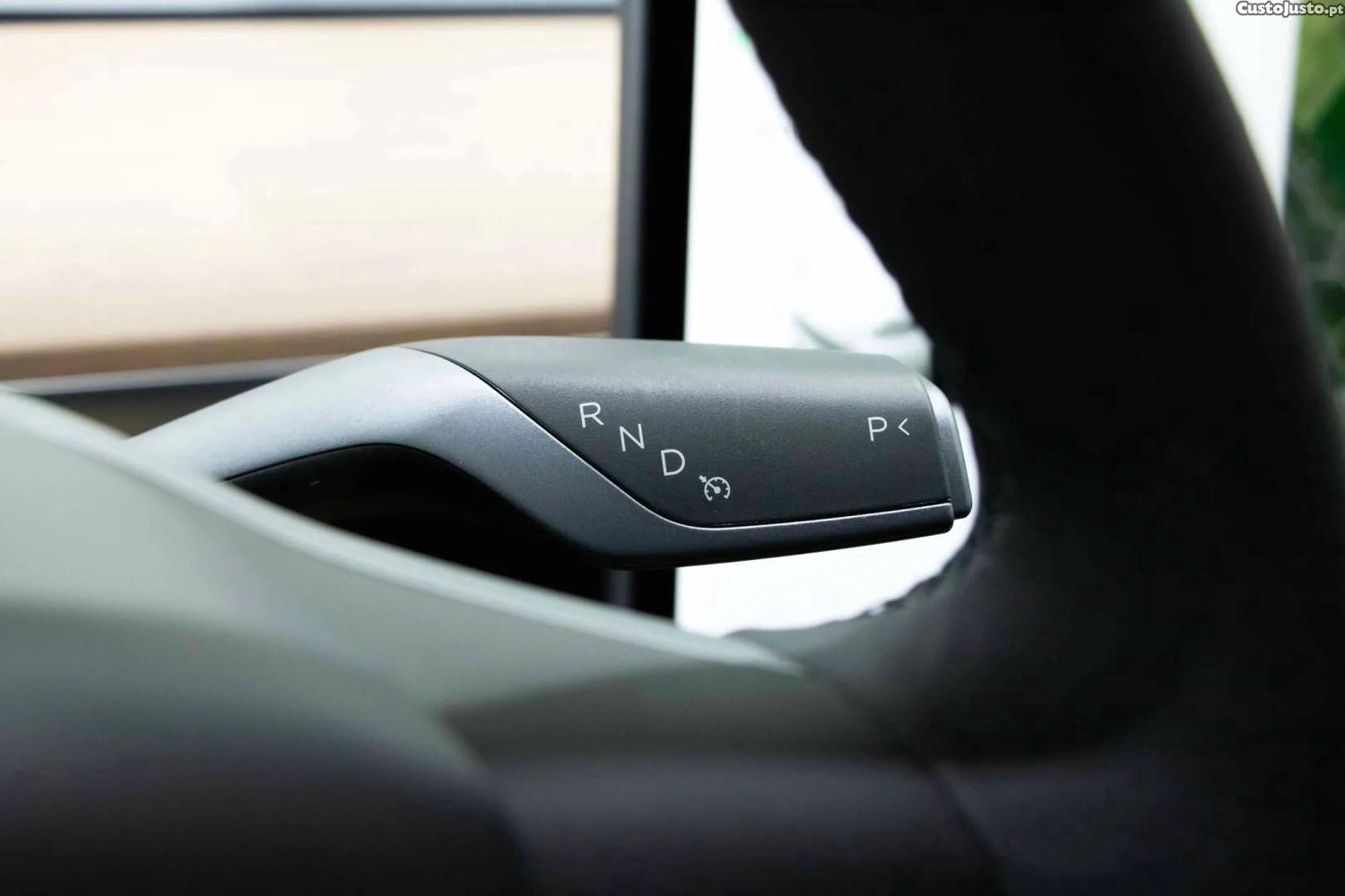 Tesla Model Y Standard — fotografia 6