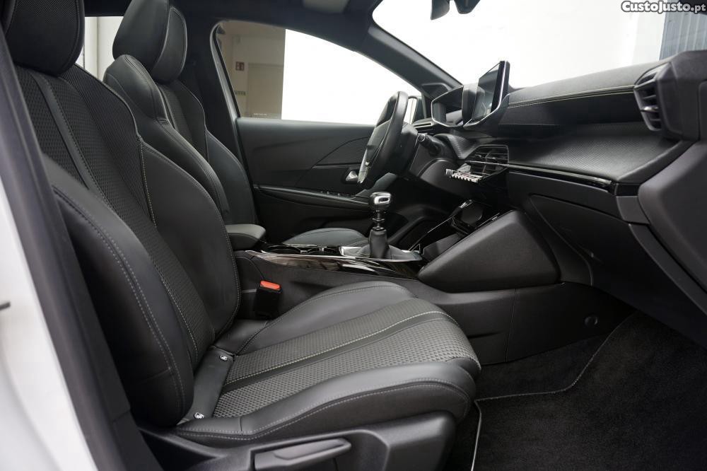 Peugeot 208 1.2 PureTech GT — photo 5