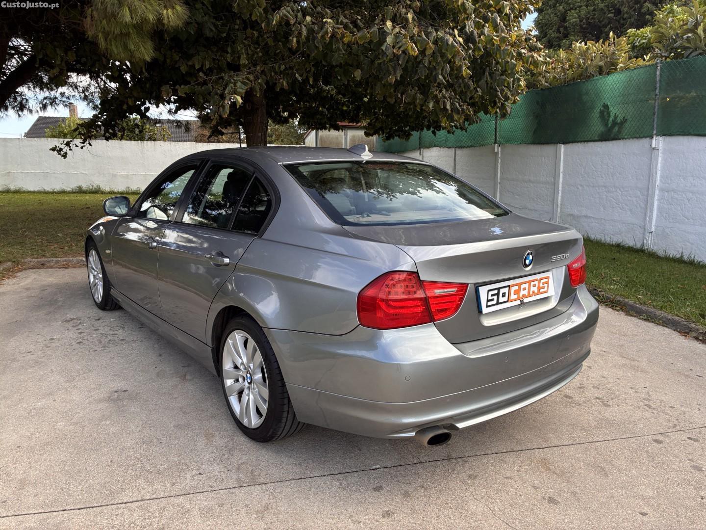BMW 320 d Navigation Auto — fotografia 12