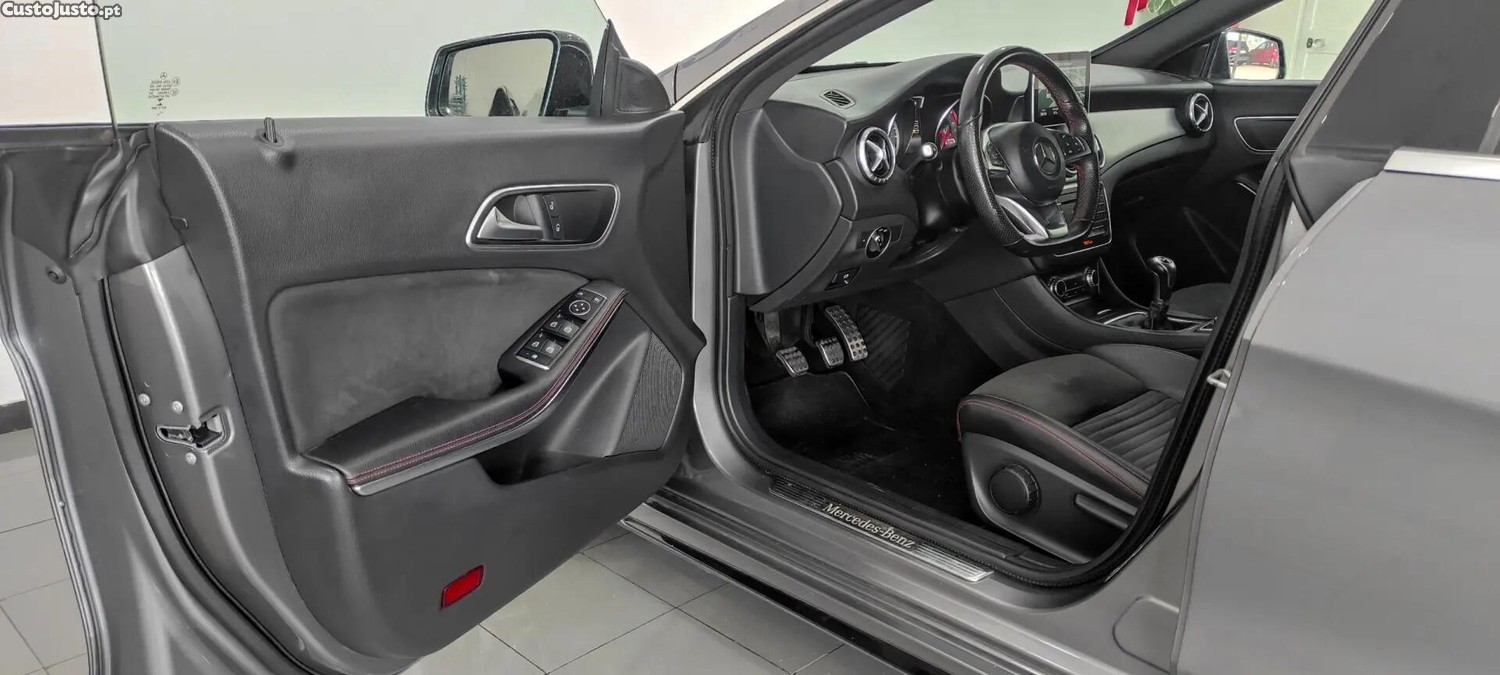 Mercedes-Benz CLA 200 d Shooting Brake AMG Line — fotografia 17