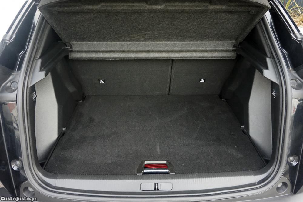 Peugeot e-2008 GT — fotografia 23