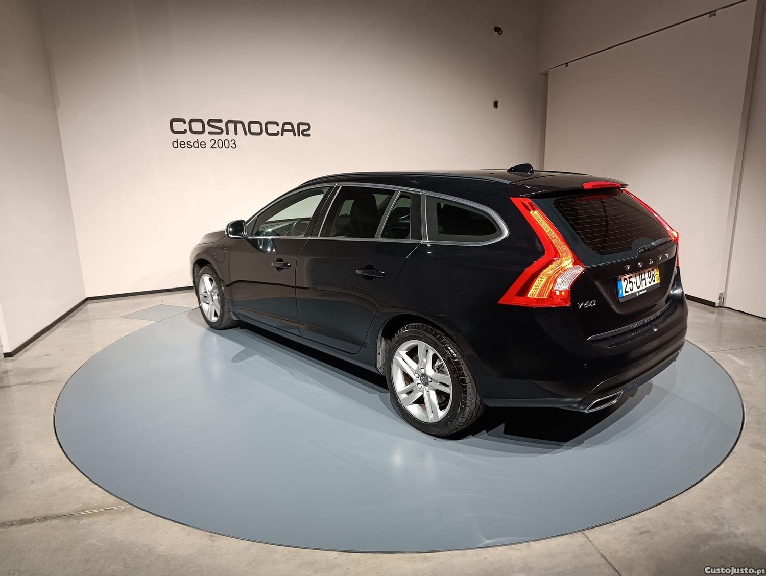Volvo V60 2.4 D D6 Twin Engine Hibrid plug-in - 18 — photo 4