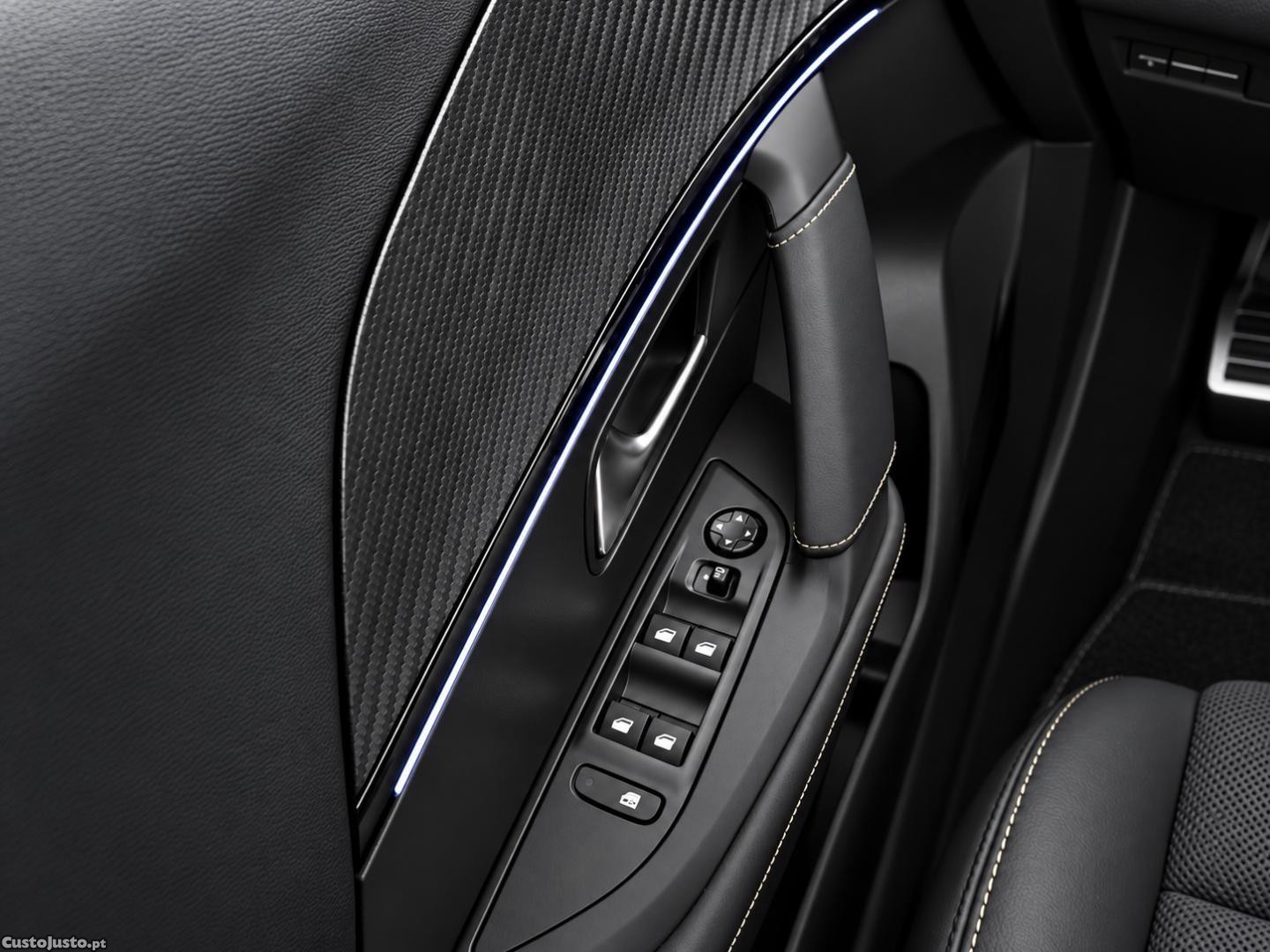 Peugeot e-2008 GT 156CV 54Kwh (AUTO) - 24 — photo 3