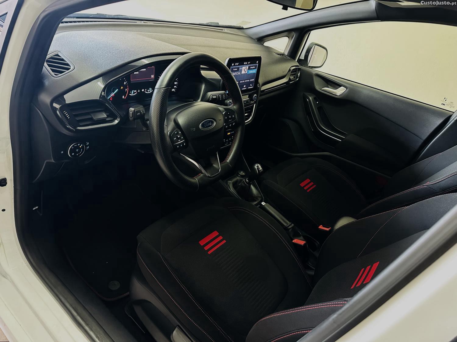 Ford Fiesta 1.0 EcoBoost ST-Line — fotografia 11