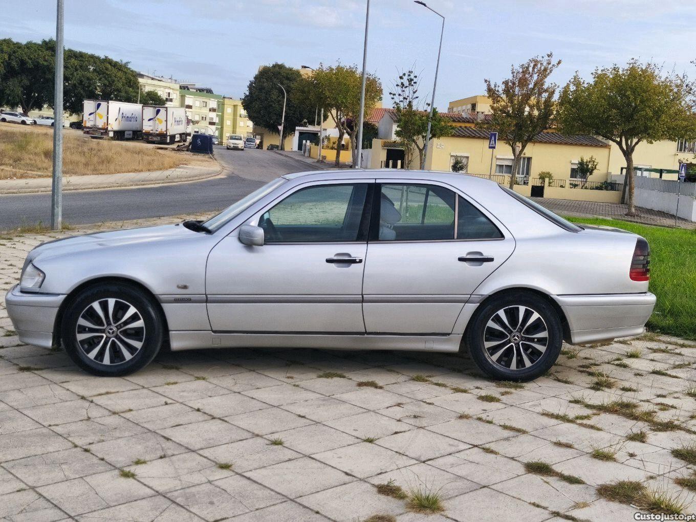 Mercedes-Benz C 220 220Cdi cx automática — photo 3