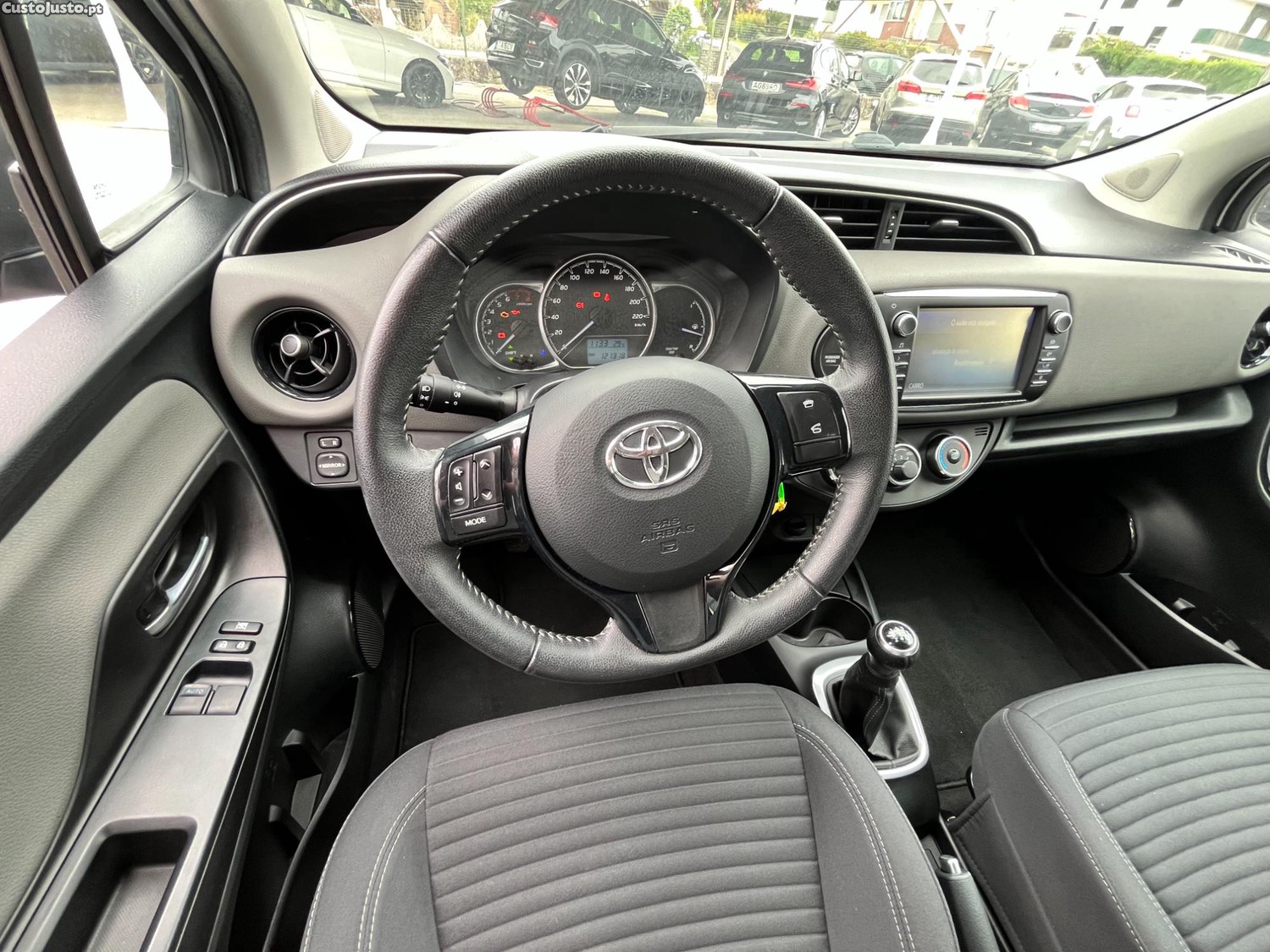 Toyota Yaris 1.0 VVT-i Comfort — fotografia 3