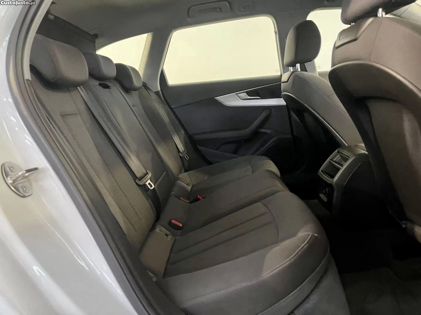 Audi A4 30 tdi s tronic — fotografia 17