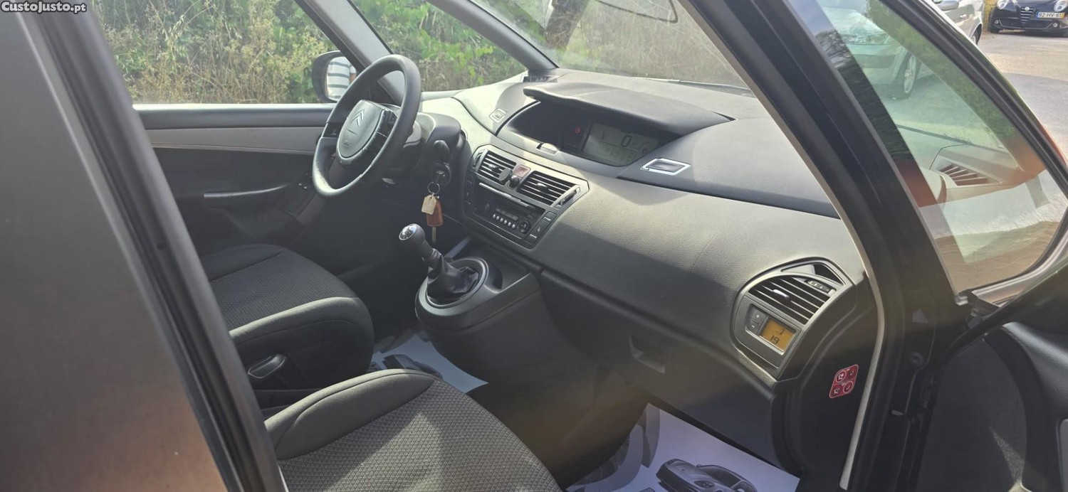 Citroën C4 Picasso 1.6 HDi Confort — fotografia 4