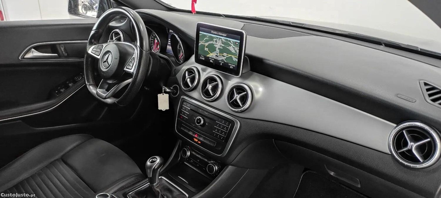 Mercedes-Benz CLA 200 d Shooting Brake AMG Line — fotografia 8