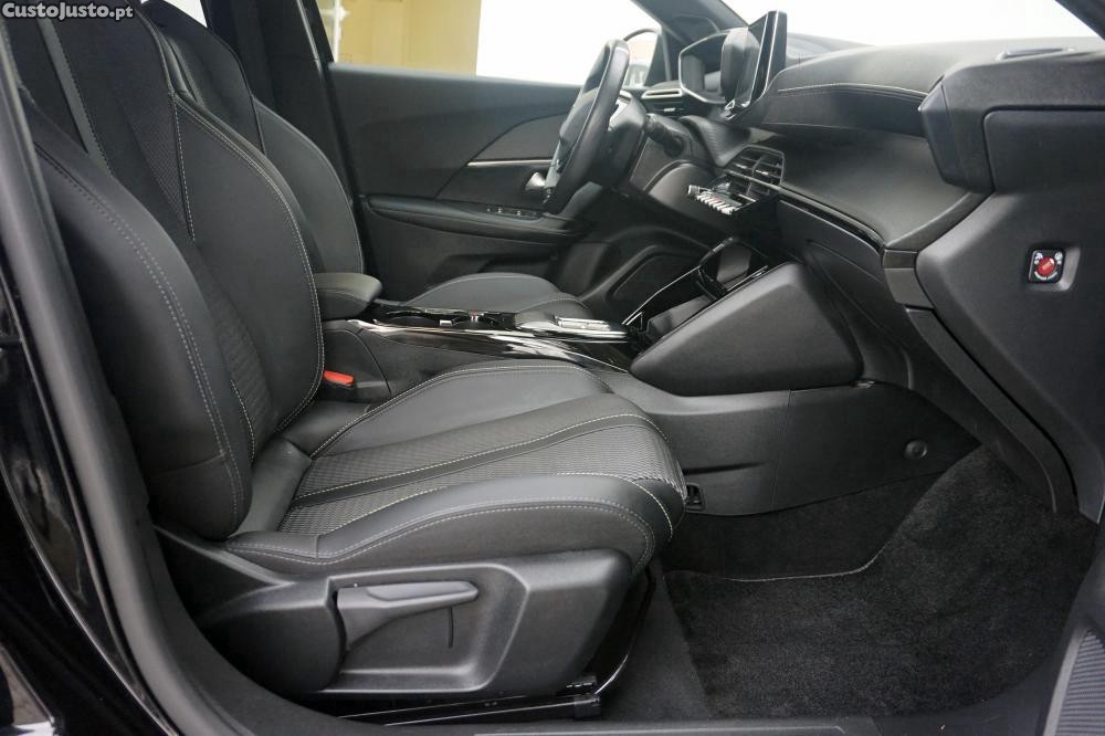 Peugeot e-2008 GT — fotografia 19
