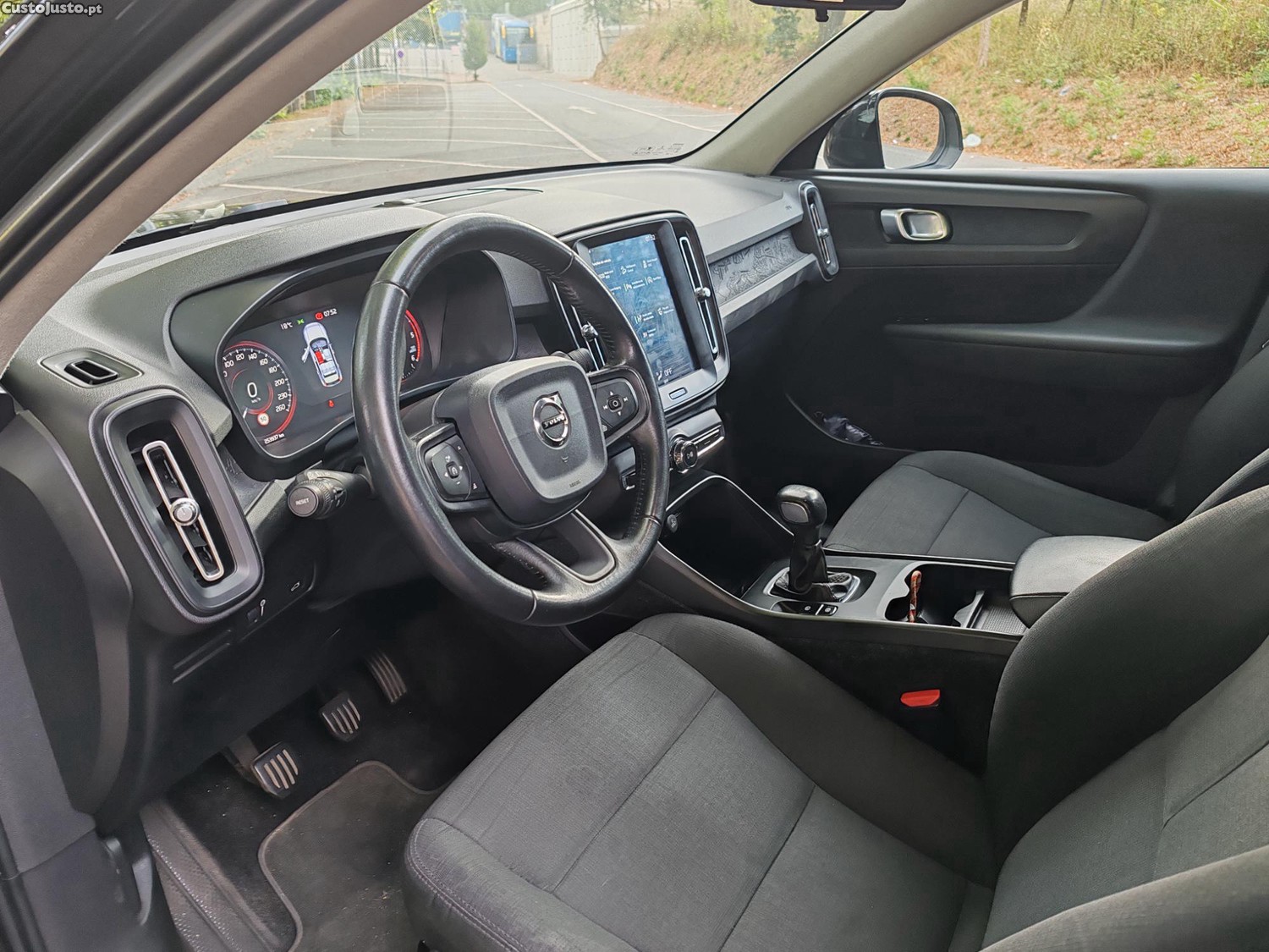 Volvo XC40 Momentum - 18 foto 3