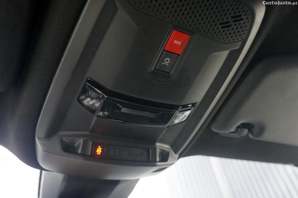 Peugeot e-2008 GT — fotografia 3