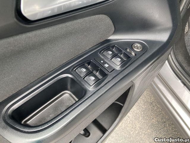 Fiat Tipo 1.3 MultiJet Life — fotografia 9