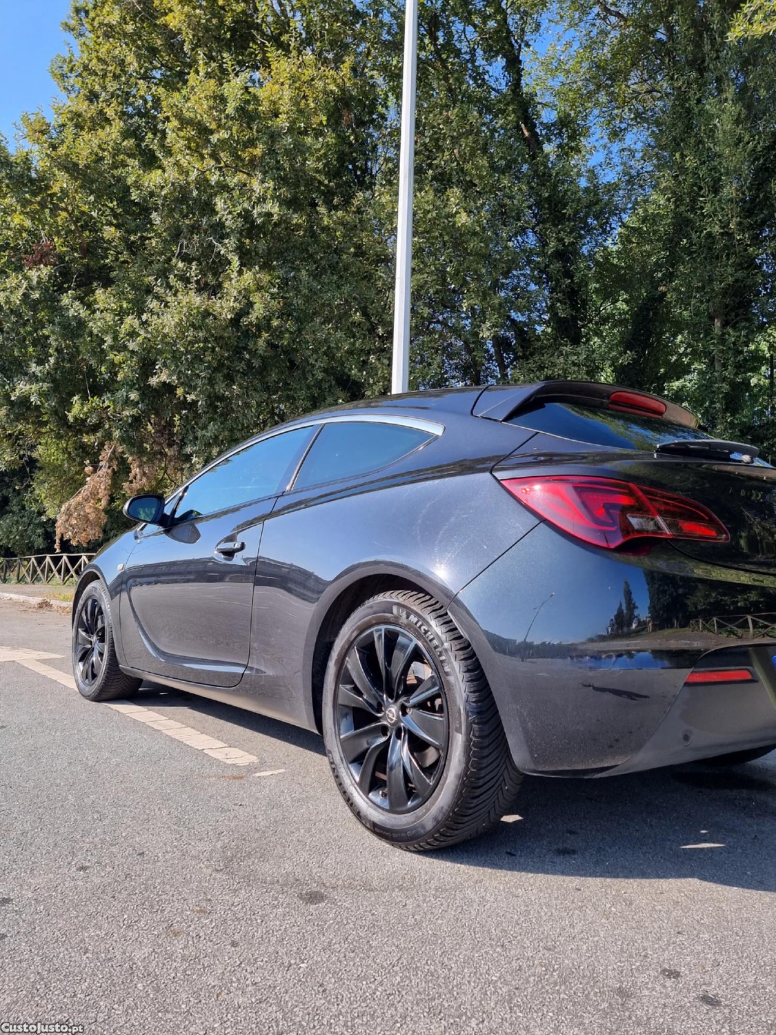 Opel Astra J gtc — fotografia 2