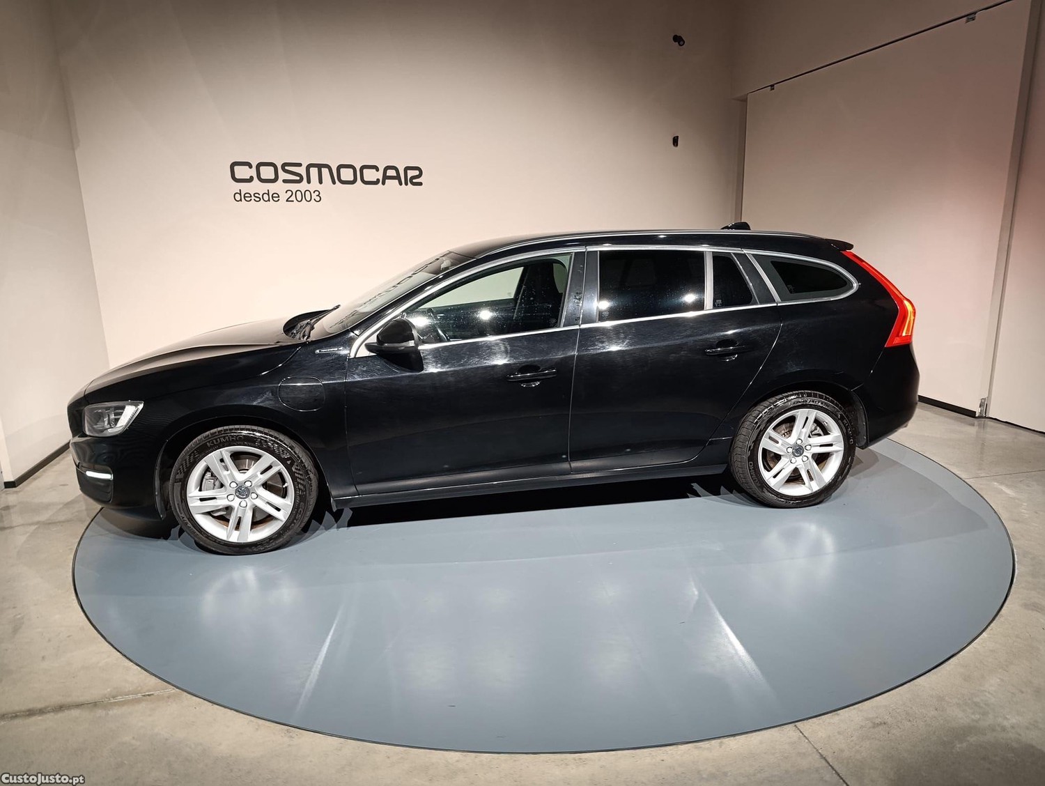 Volvo V60 2.4 D D6 Twin Engine Hibrid plug-in - 18 — photo 3