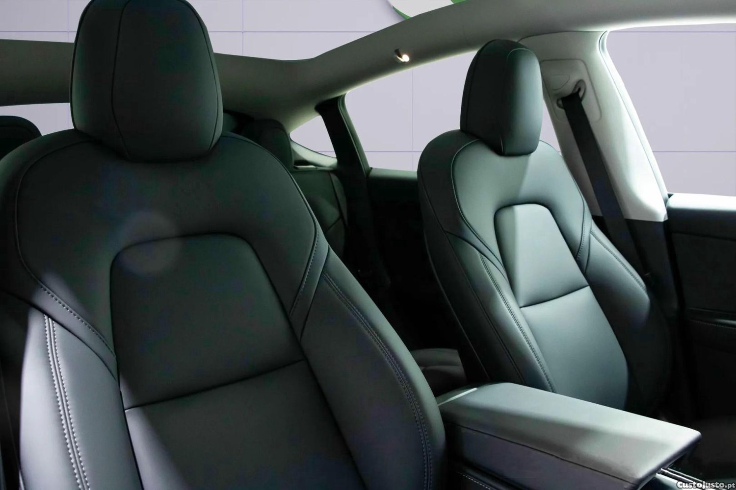 Tesla Model Y Standard — fotografia 3