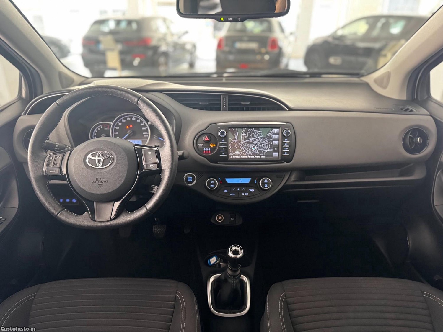 Toyota Yaris 1.5 VVT-i Exclusive + Pack Luxury — fotografia 2