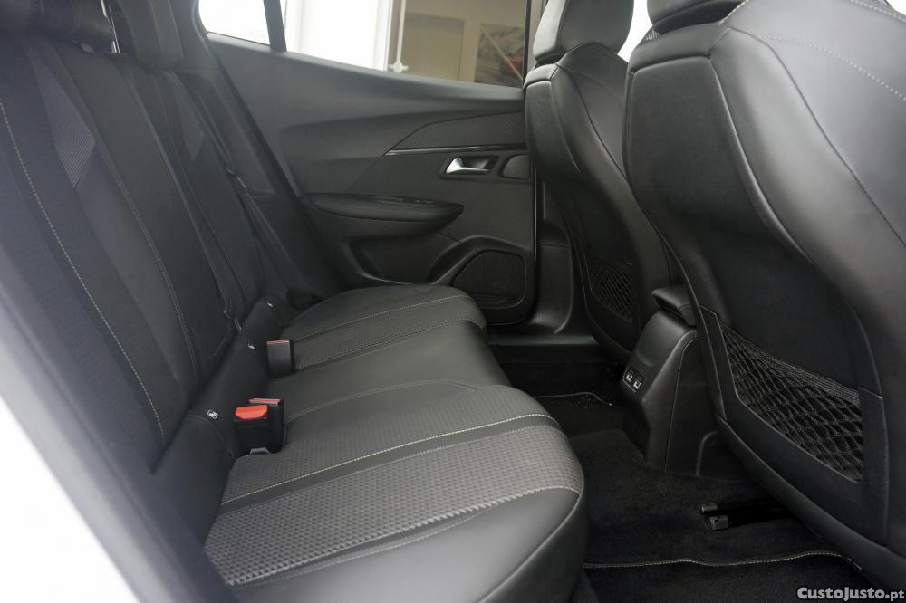 Peugeot 2008 1.2 PureTech GT Line - 20 foto 3
