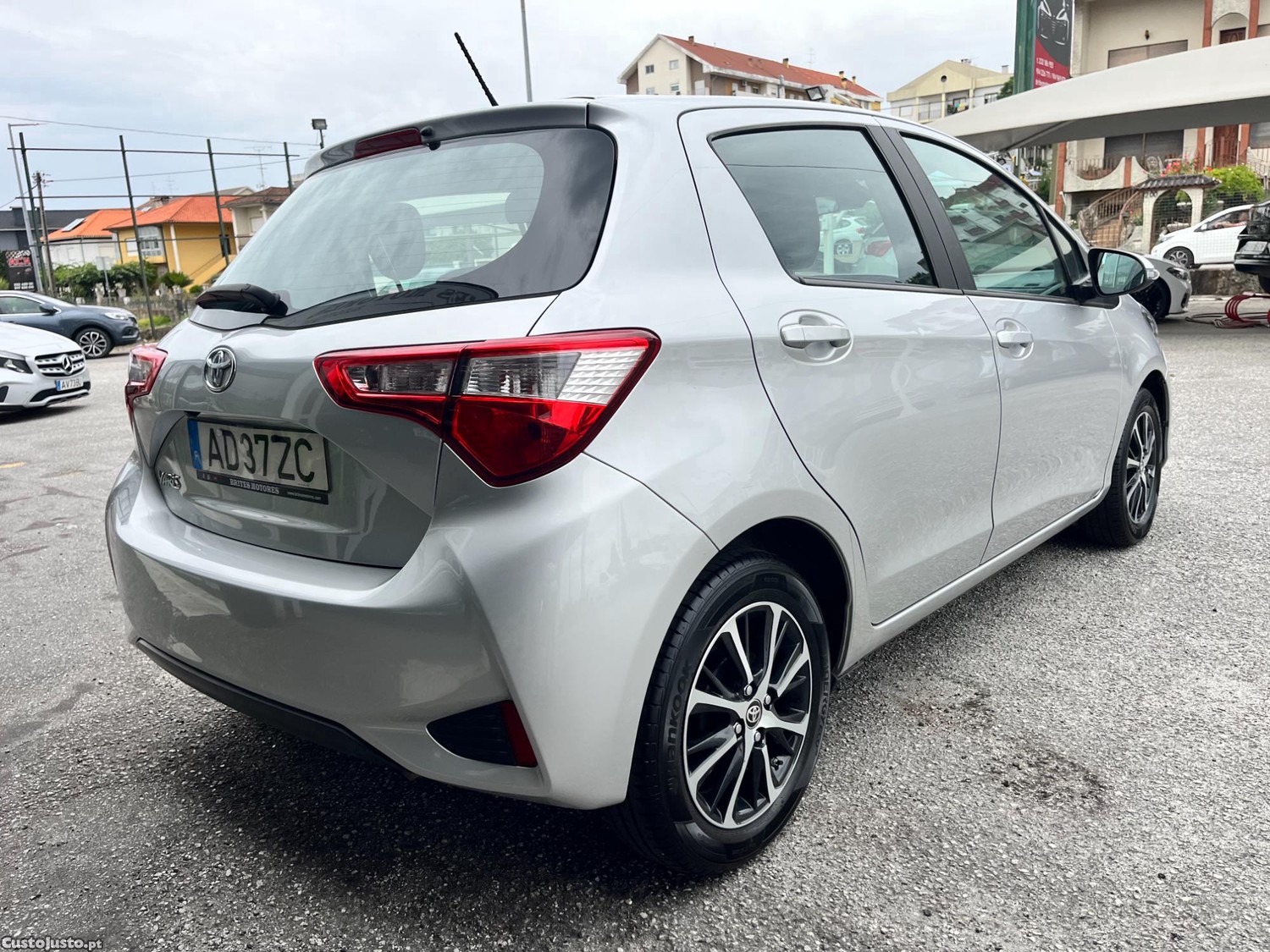 Toyota Yaris 1.0 VVT-i Comfort — fotografia 6