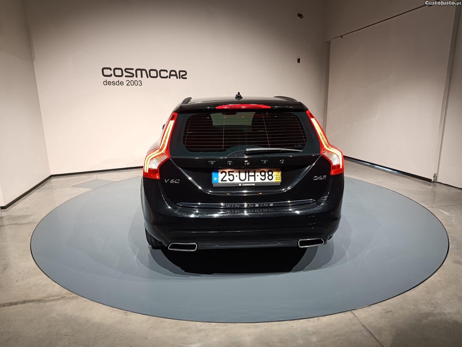 Volvo V60 2.4 D D6 Twin Engine Hibrid plug-in - 18 — photo 5