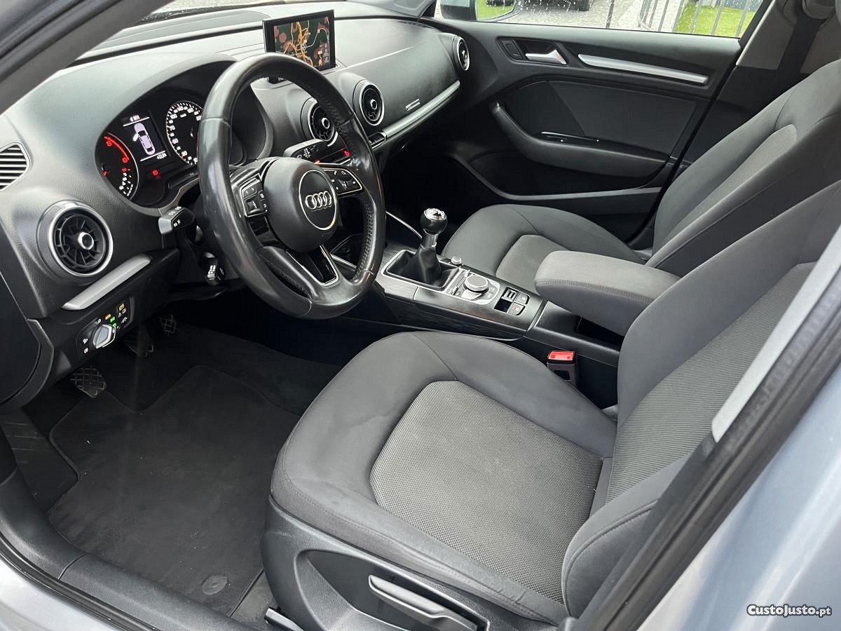 Audi A3 1.6 TDI - Limousine- Nacional — fotografia 4