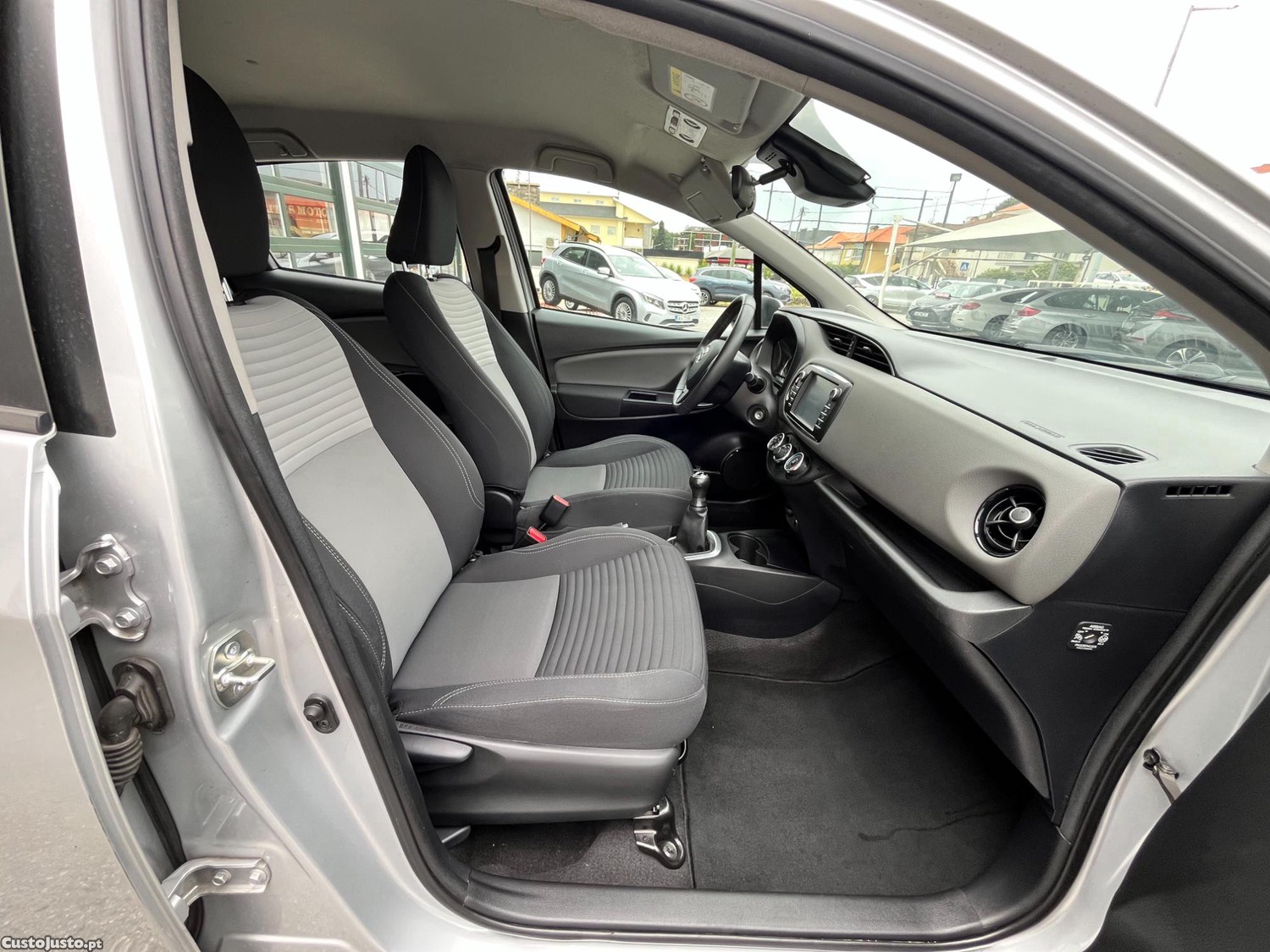Toyota Yaris 1.0 VVT-i Comfort — fotografia 4