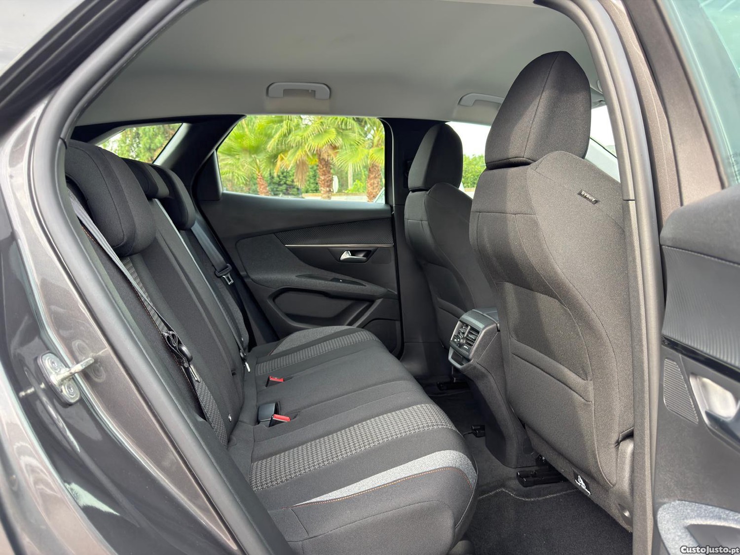 Peugeot 3008 1.5 BlueHDi Active Pack — fotografia 20