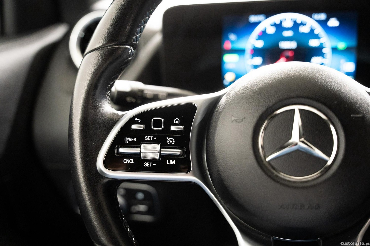 Mercedes-Benz GLA 250 e Progressive — fotografia 12