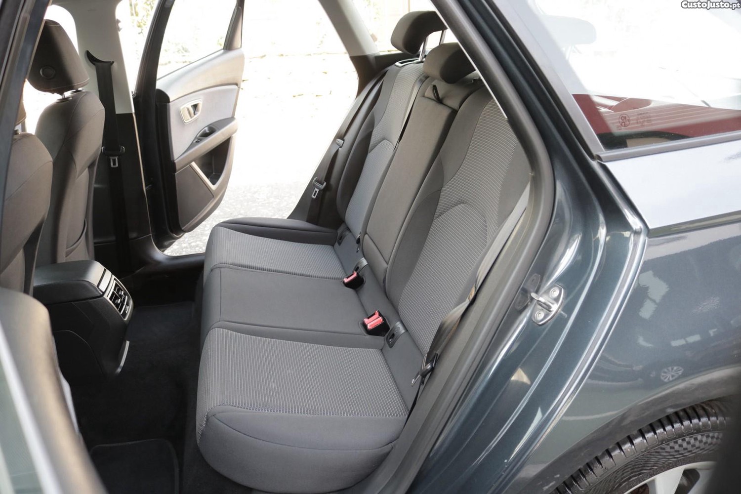 SEAT Leon ST 1.6 TDI Style 115cv — fotografia 35