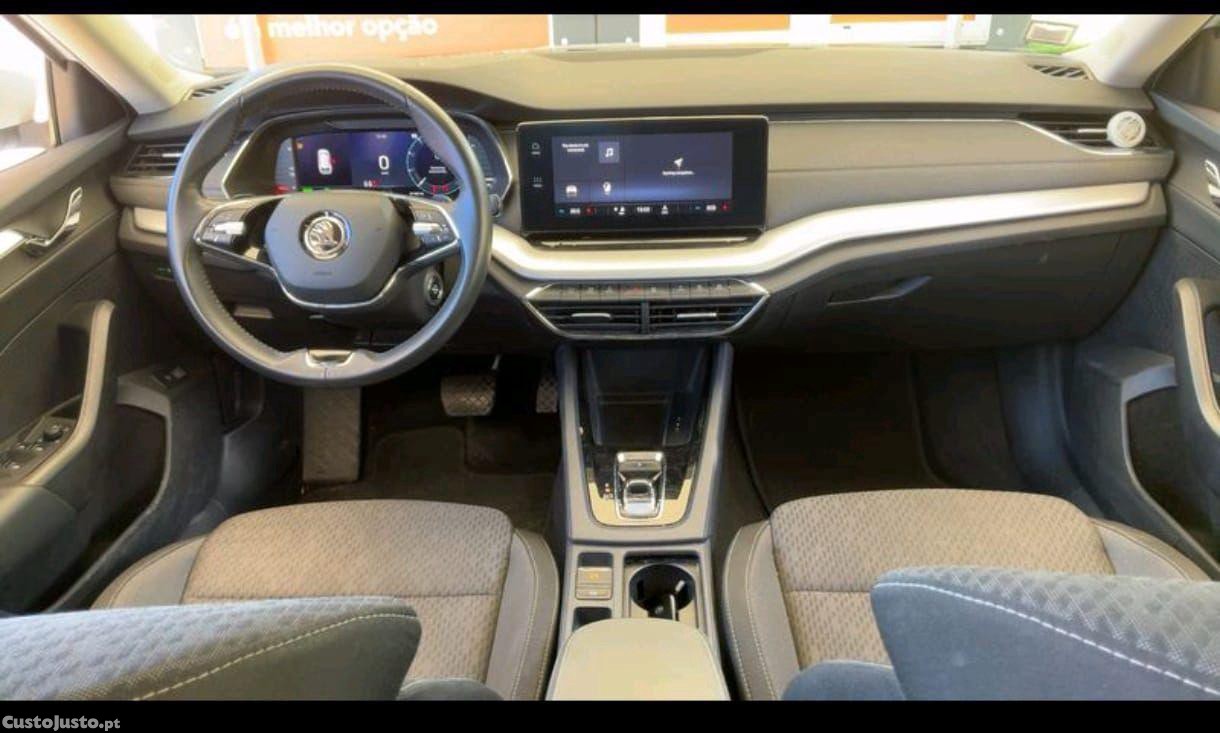 Skoda Octavia Break plug-in hybrid 204 cv - 21 — photo 4